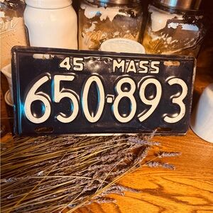 Vintage ‘45 single Massachusetts Vehicle  License Plate blue & white